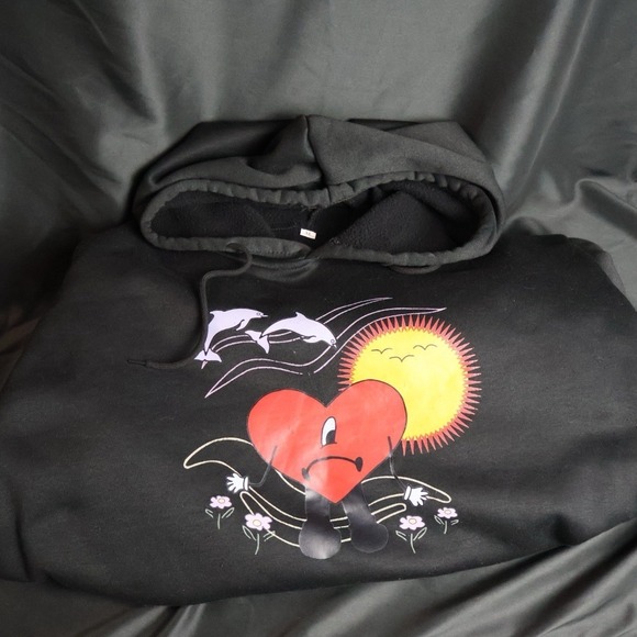 The Unbranded Brand Other - Bad Bunny Un Verano Sin Ti Heart Graphic Hoodie Black XL Fan Print
